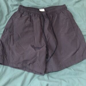 men’s gray running shorts